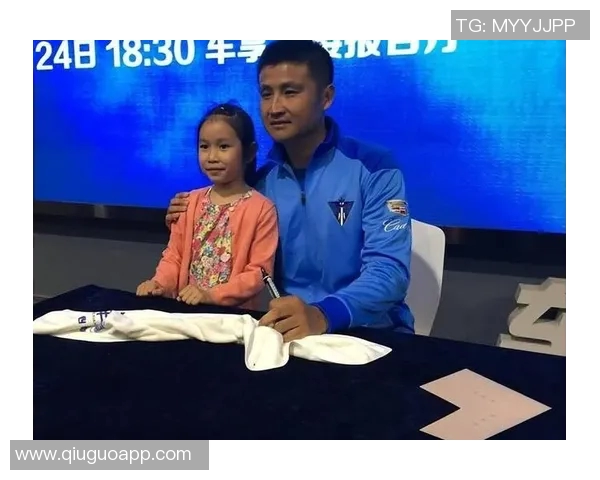 中国足球明星与娇妻携手共度幸福生活的甜蜜故事揭秘